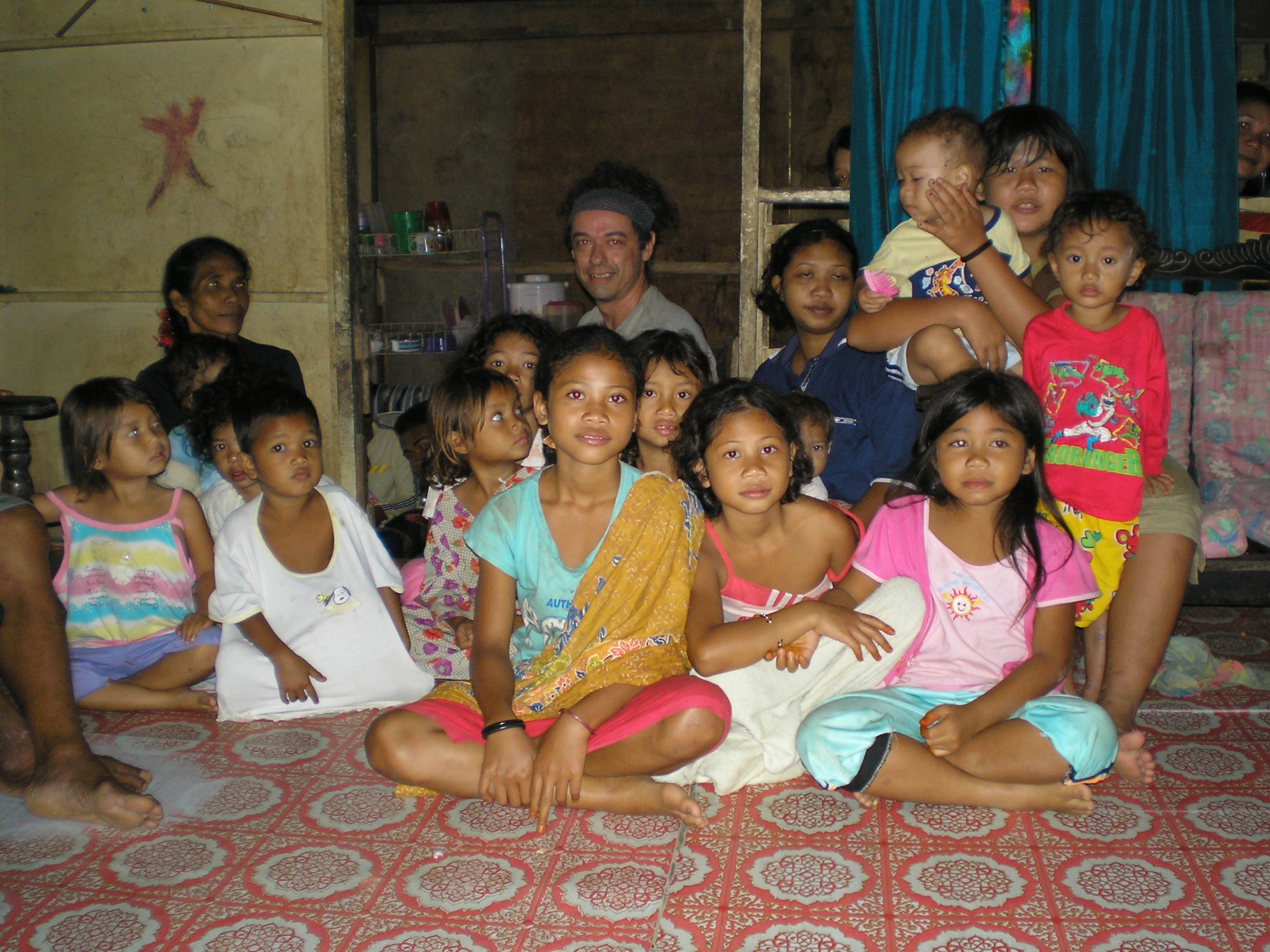 Andy with Temiar friends in a domestic setting in 2007.