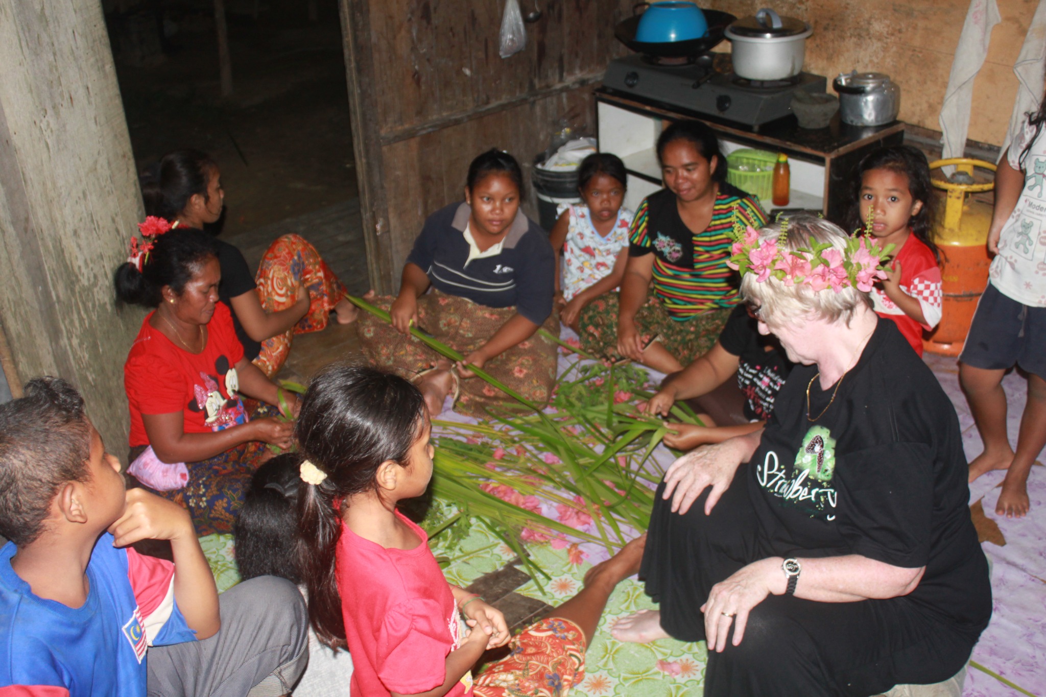 Sue working with Temiar